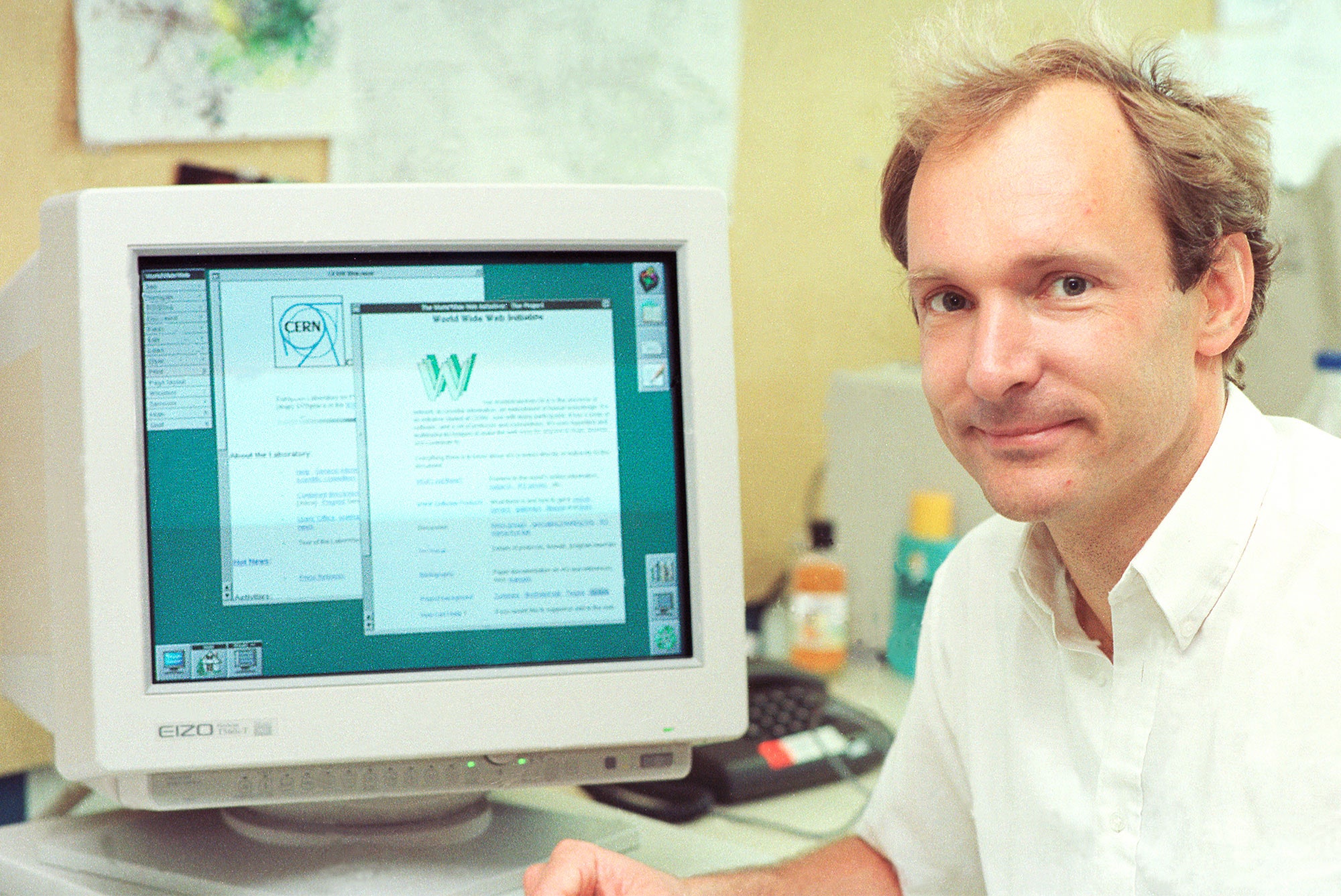 World Wide Web Inventor Tim Berners-Lee Sells NFT for $5.4M — 'Embarrassing' Coding Error Spotted in NFT